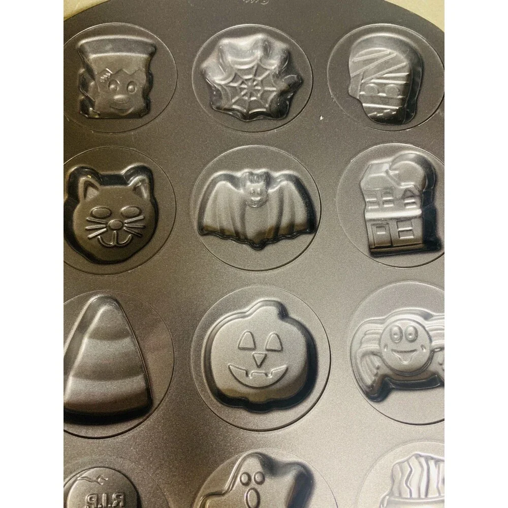 Halloween Cookie Pan/ Candy Mold  Wilton 12 Different Molds In Pan